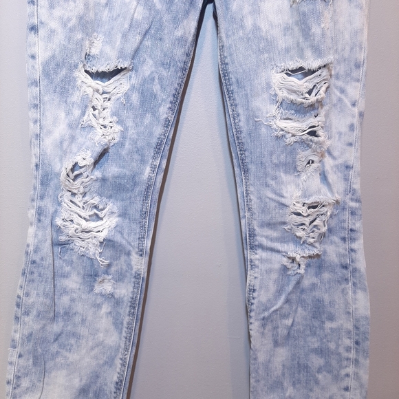 HOLLISTER Low Rise Distressed Acid Wash Jeans - Picture 3 of 11